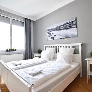 https://creative-apartment-lovag-street-luxury-suite.inbudapesthotels.com